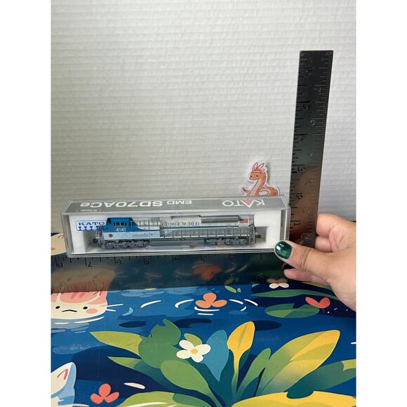 N Scale Kato EMD 176-8411 SD70ACe George Bush #4141 - Picture 3 of 11